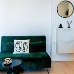 - La Apartment