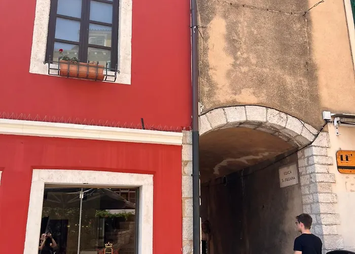 - La Apartman Sibenik